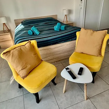 Apartman Neuf, Metro, Protegee